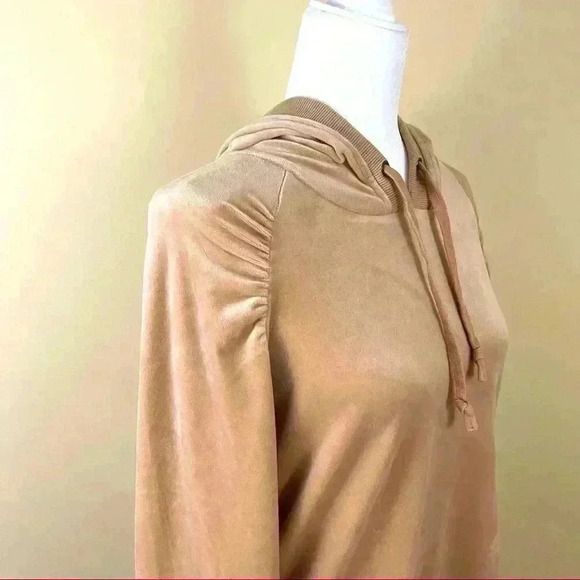 Jane and Delancey Tan Velvet Rouged Shoulder Long Sleeve Hoodie Size M - Picture 4 of 12